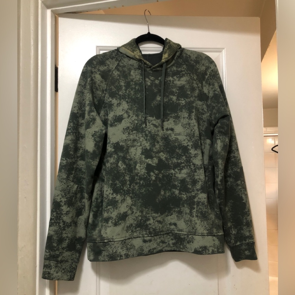 lululemon athletica Men's Green Camouflage-Style Hoodie Size M